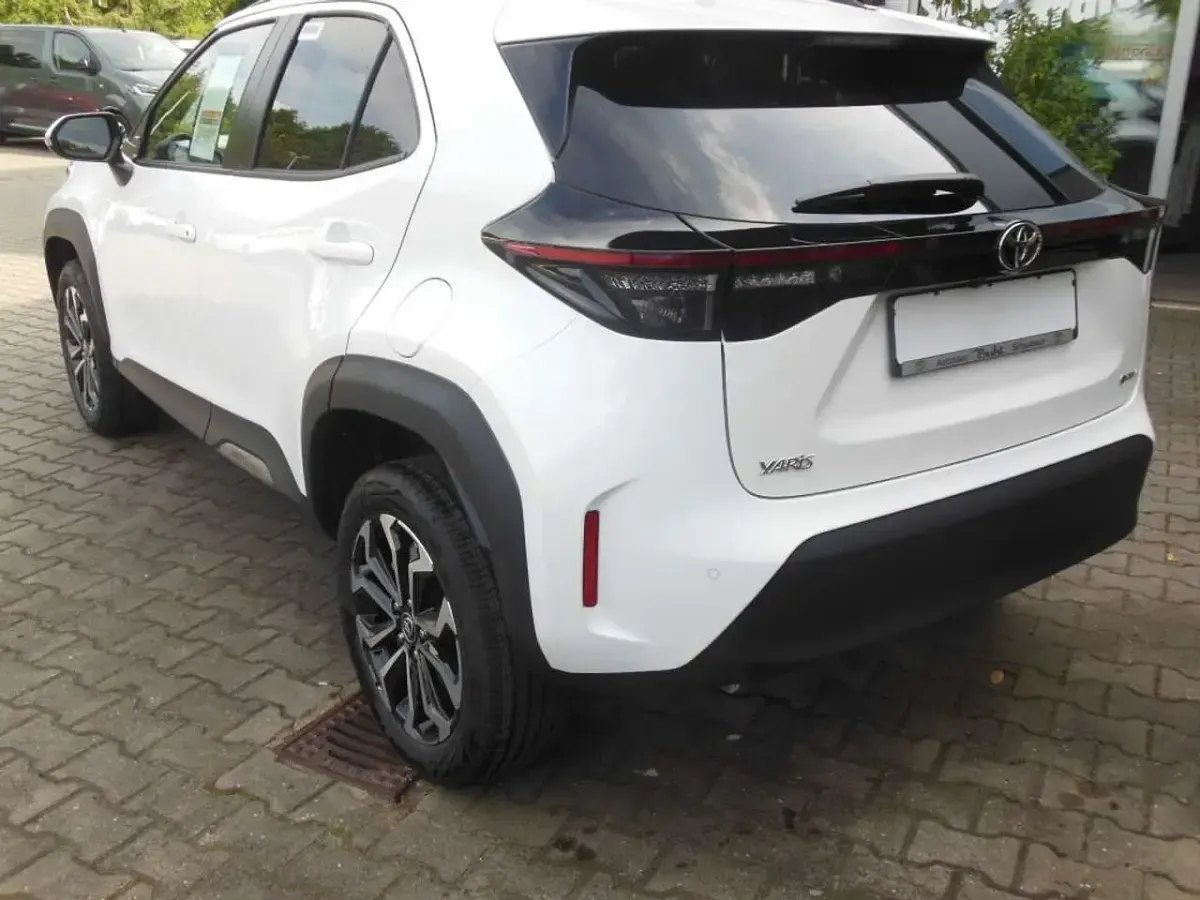 Neu Toyota Yaris Cross 131 PS (96 kW) 2025 Schneeweiß SUV