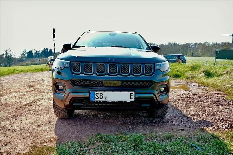 Gebraucht Jeep Compass Trailhawk 190 PS (139 kW) 2022 Schwarz SUV