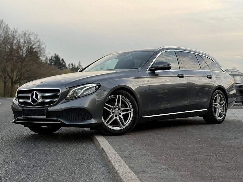 Gebraucht Mercedes E220 Avantgarde 194 PS (142 kW) 2017 Grau Kombi