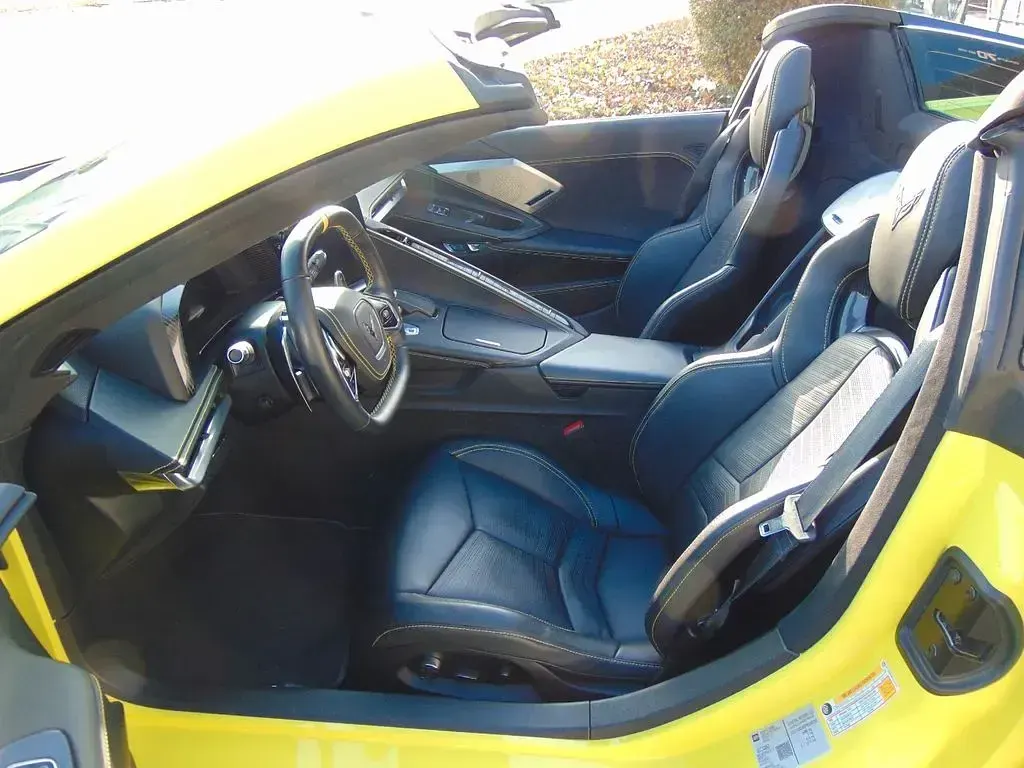 Gebraucht Corvette C8 481 PS (353 kW) 2023 Accelerate yellow Cabrio