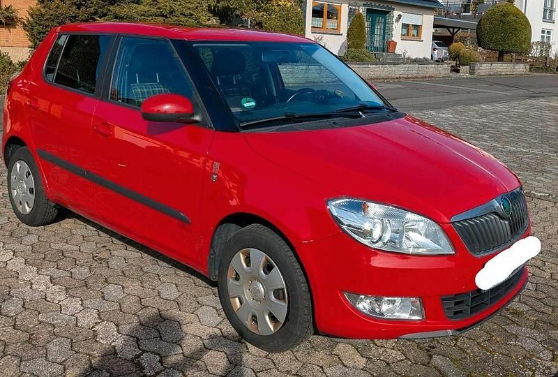 Gebraucht Skoda Fabia 69 PS (50 kW) 2013 Rot Kleinwagen