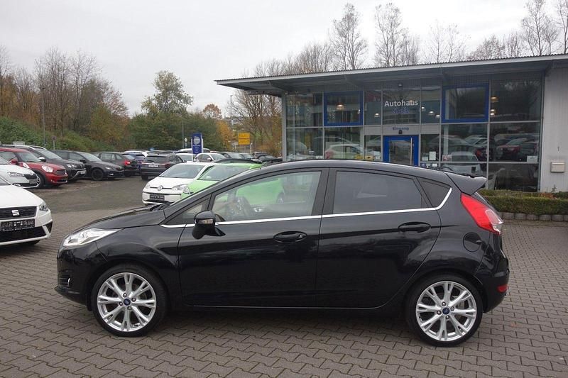 Gebraucht Ford Fiesta Individual 125 PS (91 kW) 2014 Schwarz Kleinwagen