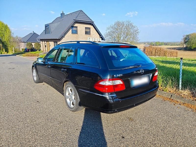 Usata Mercedes E320 Avantgarde 224 CV (164 kW) 2004 Nero Station wagon