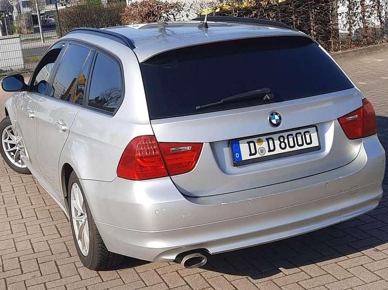 Gebraucht BMW 320 Lifestyle 184 PS (135 kW) 2012 Kombi