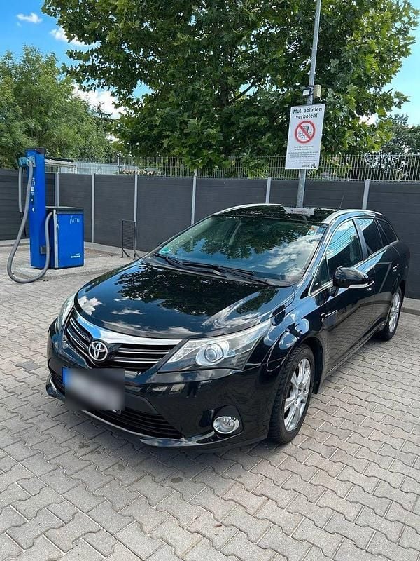 Schwarz Gebraucht 2013 Toyota Avensis Comfort Kombi | 7.500 € (Fairer Preis) - Bild 1/4