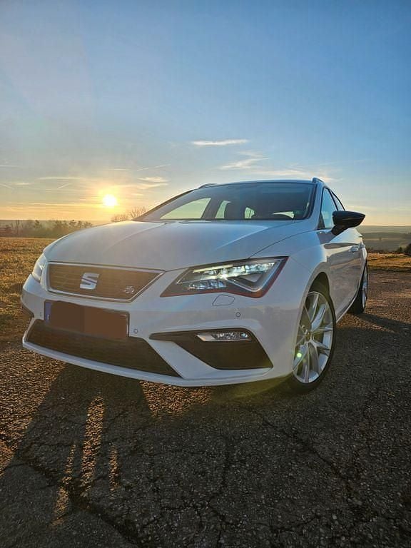 Weiß Gebraucht 2017 Seat Leon ST FR Kombi | 14.900 € (Fairer Preis) - Bild 1/4