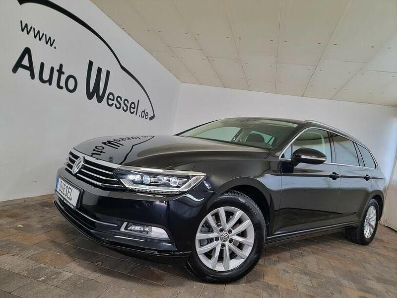 Deep black perleffekt (metallic) Gebraucht 2019 VW Passat Comfortline Kombi | 20.900 € (Etwas zu teuer) - Bild 1/4