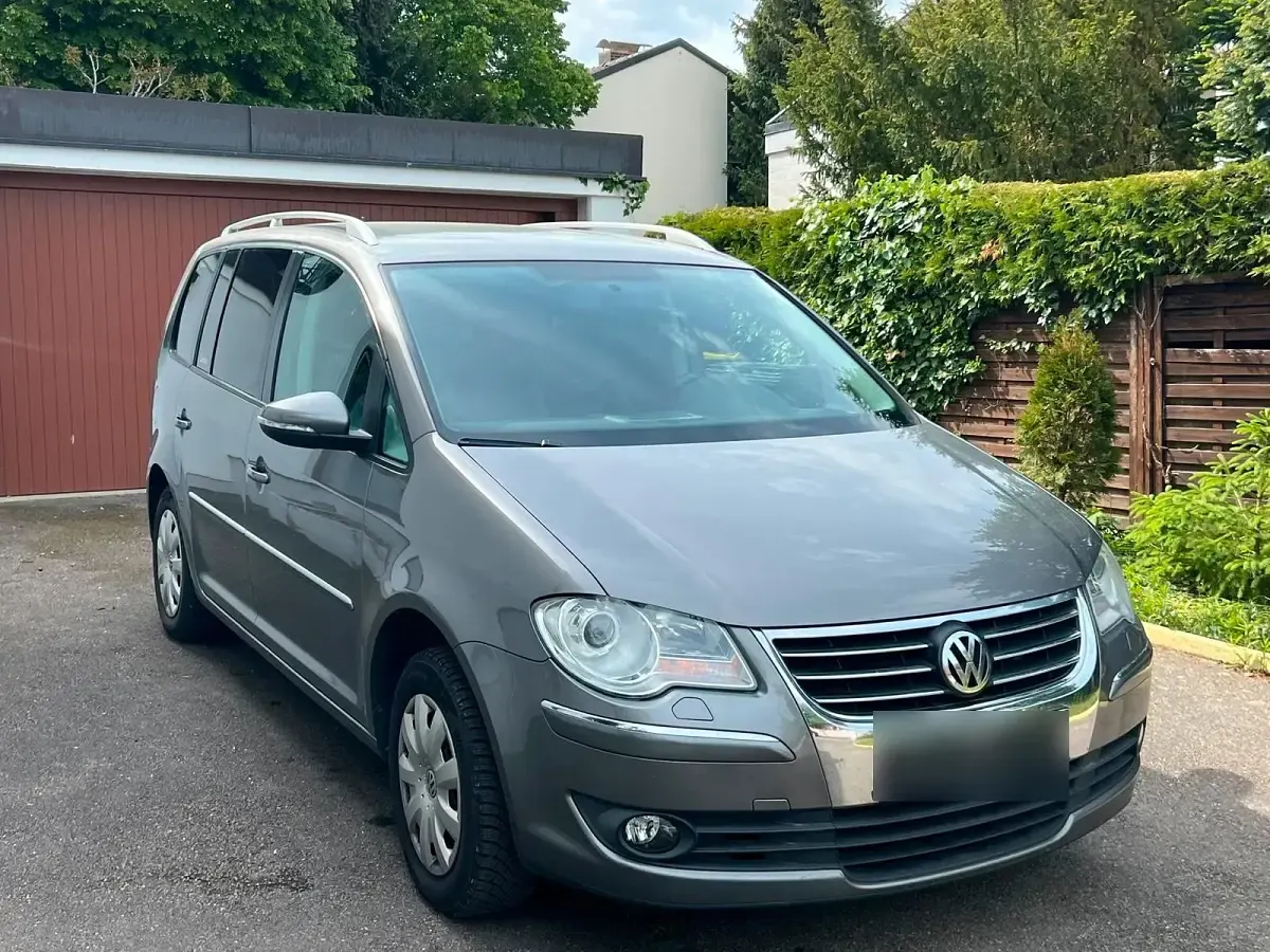 Gebraucht VW Touran 140 PS (102 kW) 2010 Grau Van / Kleinbus