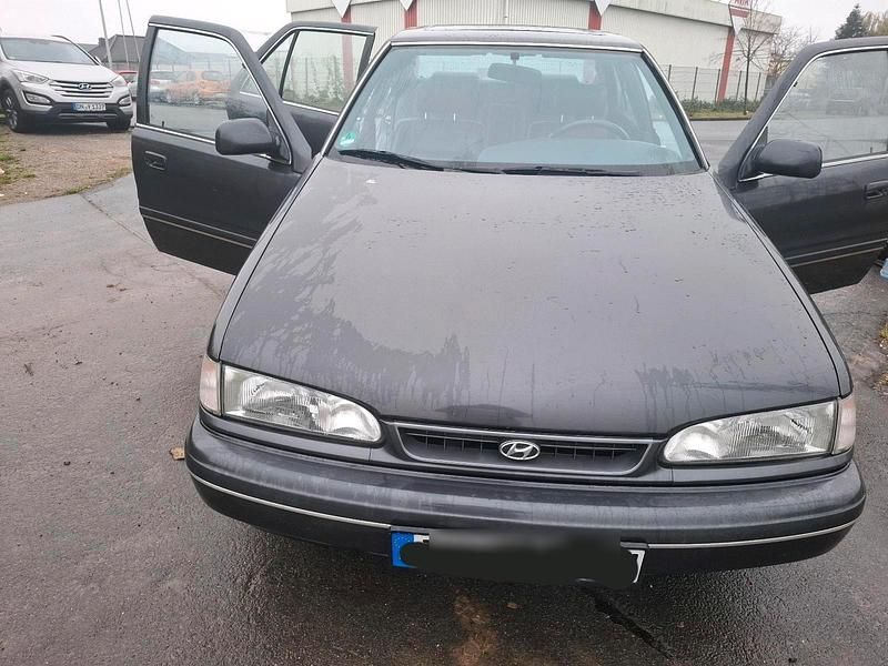 Grau Gebraucht 1992 Hyundai Sonata GLS Limousine | 2.800 € - Bild 1/4