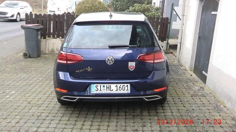Gebraucht VW Golf VII Life 150 PS (110 kW) 2019 Blau Limousine