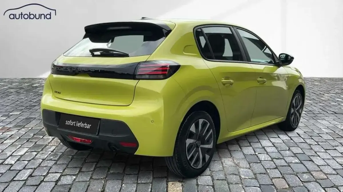 Neu Peugeot 208 Style 101 PS (74 kW) 2026 Gelb Kleinwagen