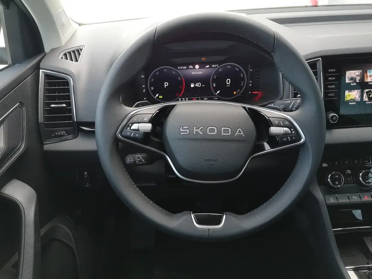 Neu Skoda Karoq Selection 150 PS (110 kW) 2026 Stahlgrau SUV