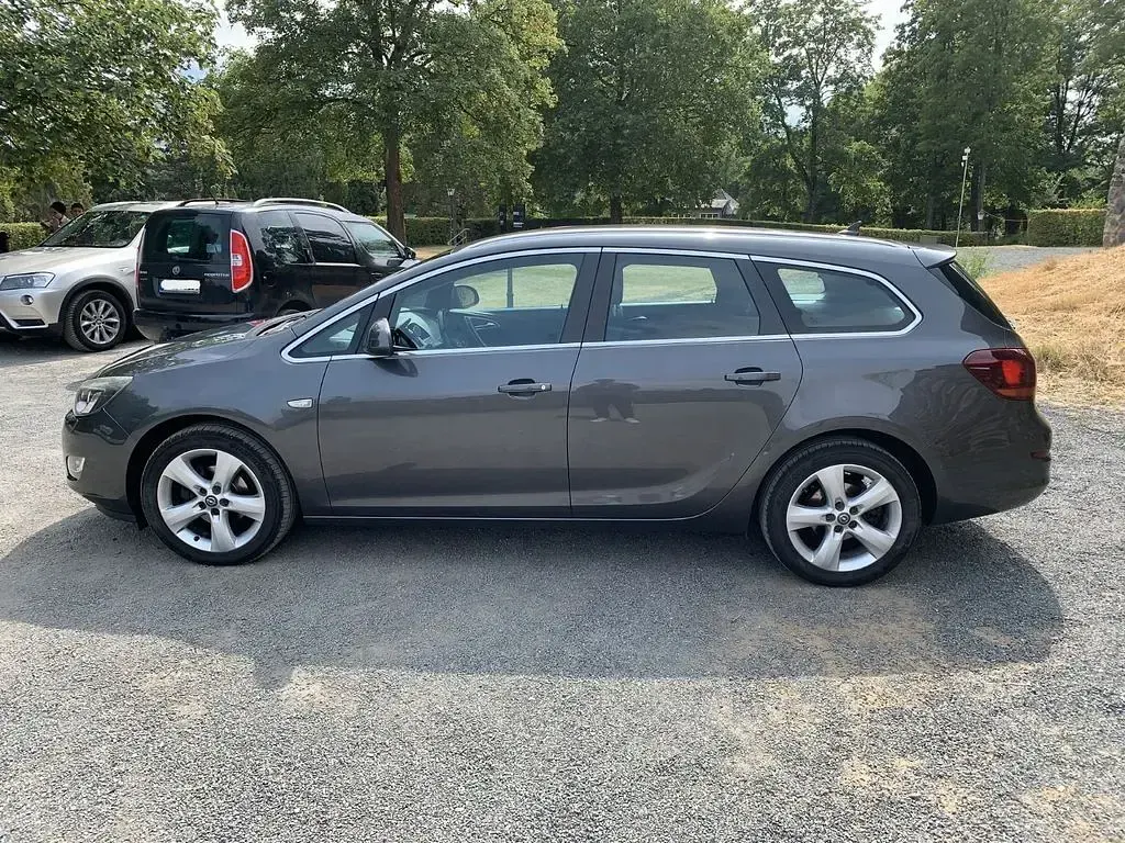 Gebraucht Opel Astra 140 PS (102 kW) 2010 Grau Kombi