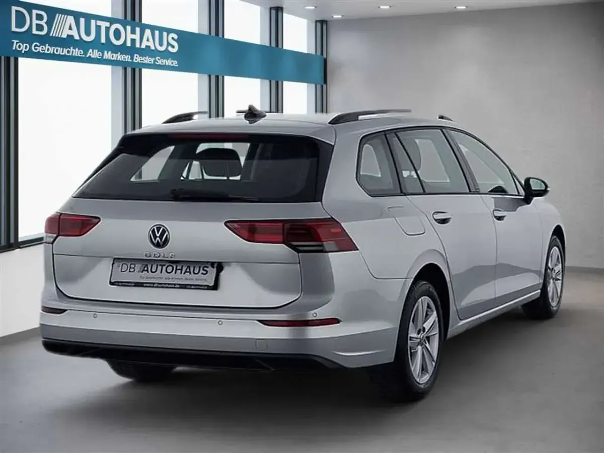 Gebraucht VW Golf VIII Life 110 PS (80 kW) 2023 Silber Kombi