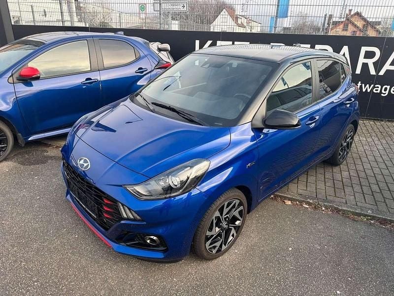 Intense blue/ phantom black / Gebraucht 2023 Hyundai i10 N Line Kleinwagen | 15.990 € (Guter Preis) - Bild 1/4