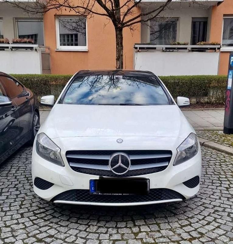 Gebraucht Mercedes A180 122 PS (89 kW) 2014 Weiß Kleinwagen