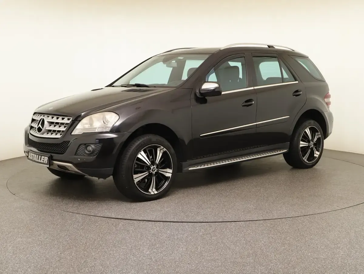 Gebraucht Mercedes ML320 Sport 223 PS (164 kW) 2009 Metalliclack obsidianschwarz SUV