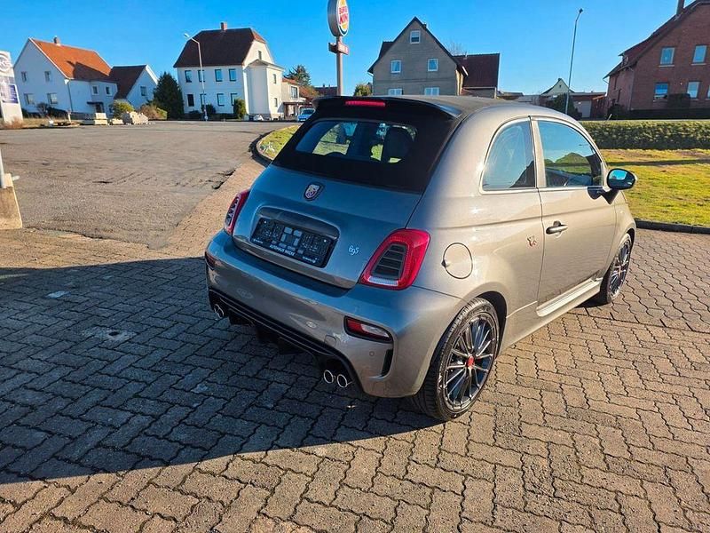 Gebraucht Abarth 695C 179 PS (131 kW) 2023 Pompei grau Cabrio