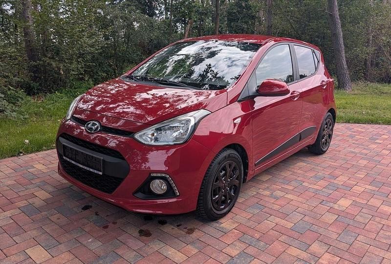 Rot Gebraucht 2016 Hyundai i10 Kleinwagen | 7.490 € (Fairer Preis) - Bild 1/4