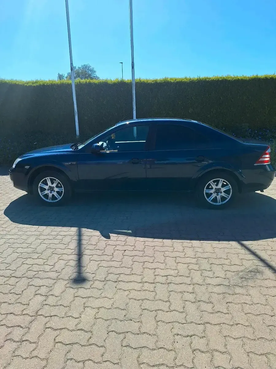 Gebraucht Ford Mondeo 125 PS (91 kW) 2006 Blau Limousine