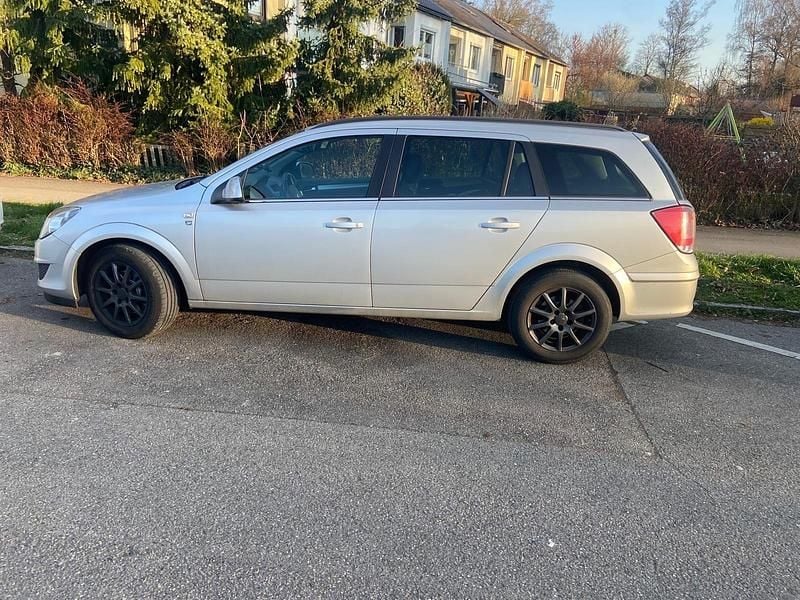 Gebraucht Opel Astra Innovation 110 PS (80 kW) 2010 Silber Kombi