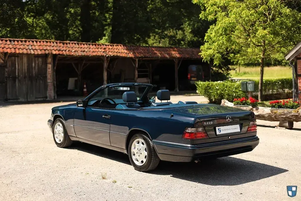 Gebraucht Mercedes E220 Sportline 150 PS (110 kW) 1994 Blau Cabrio