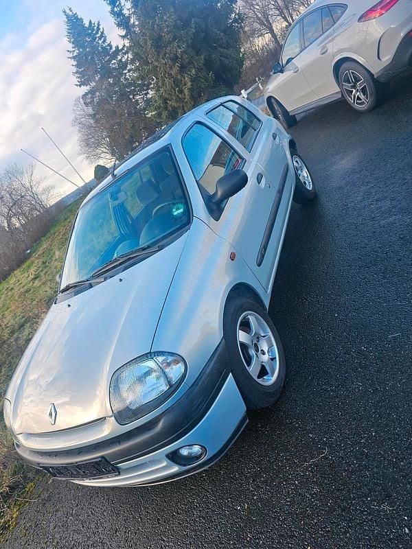 Grau Gebraucht 2000 Renault Clio II Kleinwagen | 2.850 € (Fairer Preis) - Bild 1/4
