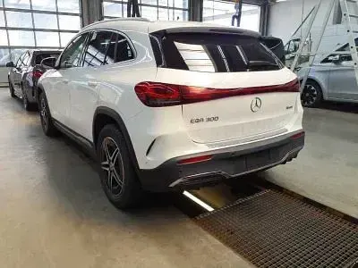 Gebraucht Mercedes EQA300 Advanced 167 kW (228 PS) 2023 Weiß SUV