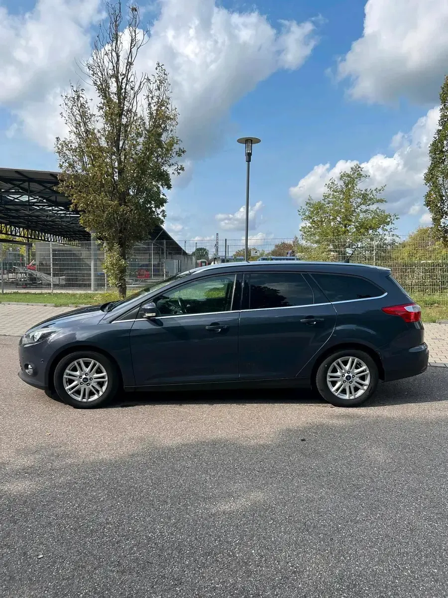 Gebraucht Ford Focus 150 PS (110 kW) 2014 Grau Kombi