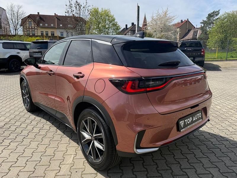 Neu Lexus LBX 136 PS (100 kW) 2026 Gold SUV