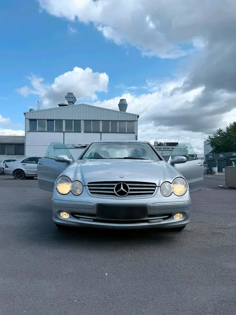 Gebraucht Mercedes CLK240 170 PS (125 kW) 2003 Silber Coupé