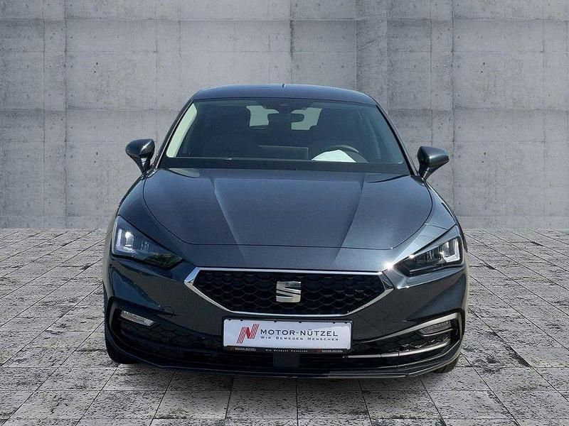 Second-hand Seat Leon 150 CP (110 kW) 2025 Negru Berlinǎ