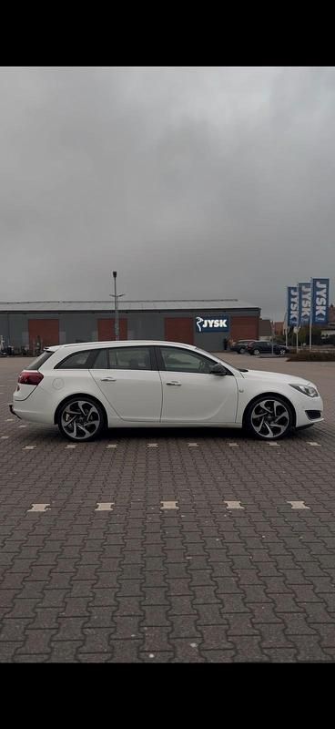 Gebraucht Opel Insignia 170 PS (125 kW) 2016 Weiß Kombi