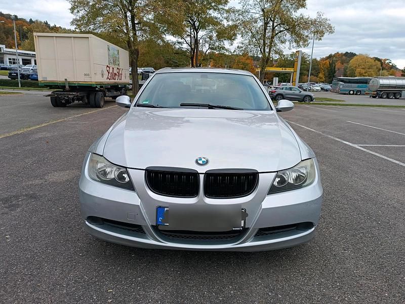 Silber Gebraucht 2005 BMW 320 Limousine | 2.100 € (Superpreis) - Bild 1/4
