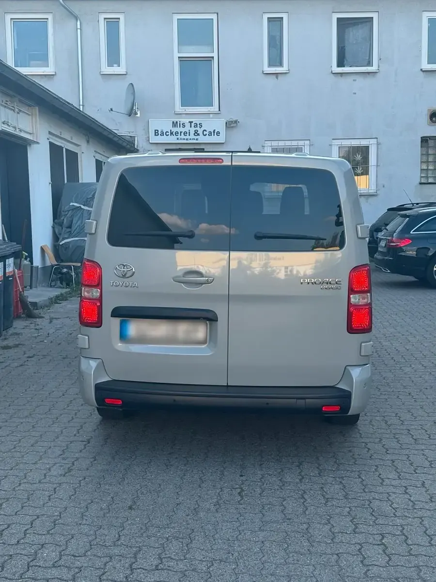 Gebraucht Toyota Proace Verso 177 PS (130 kW) 2019 Grau Kombi