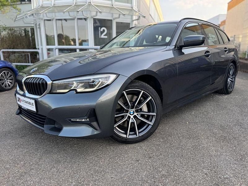 Grau Gebraucht 2020 BMW 330 Sport Line Kombi | 18.999 € (Guter Preis) - Bild 1/4
