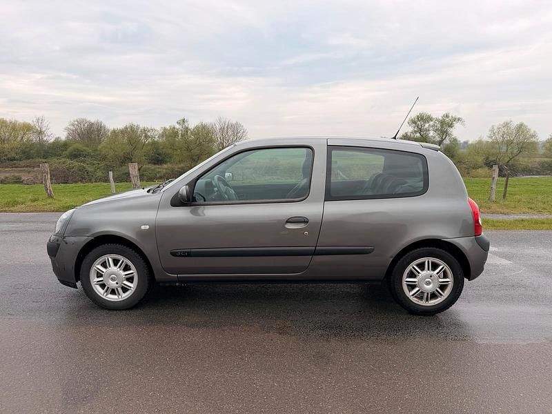 Gebraucht Renault Clio II 82 PS (60 kW) 2003 Grau Kleinwagen