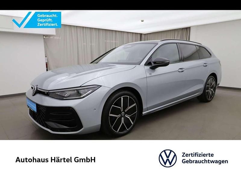 Oyster silver, metallic Gebraucht 2024 VW Passat R-line Kombi | 40.800 € (Fairer Preis) - Bild 1/4