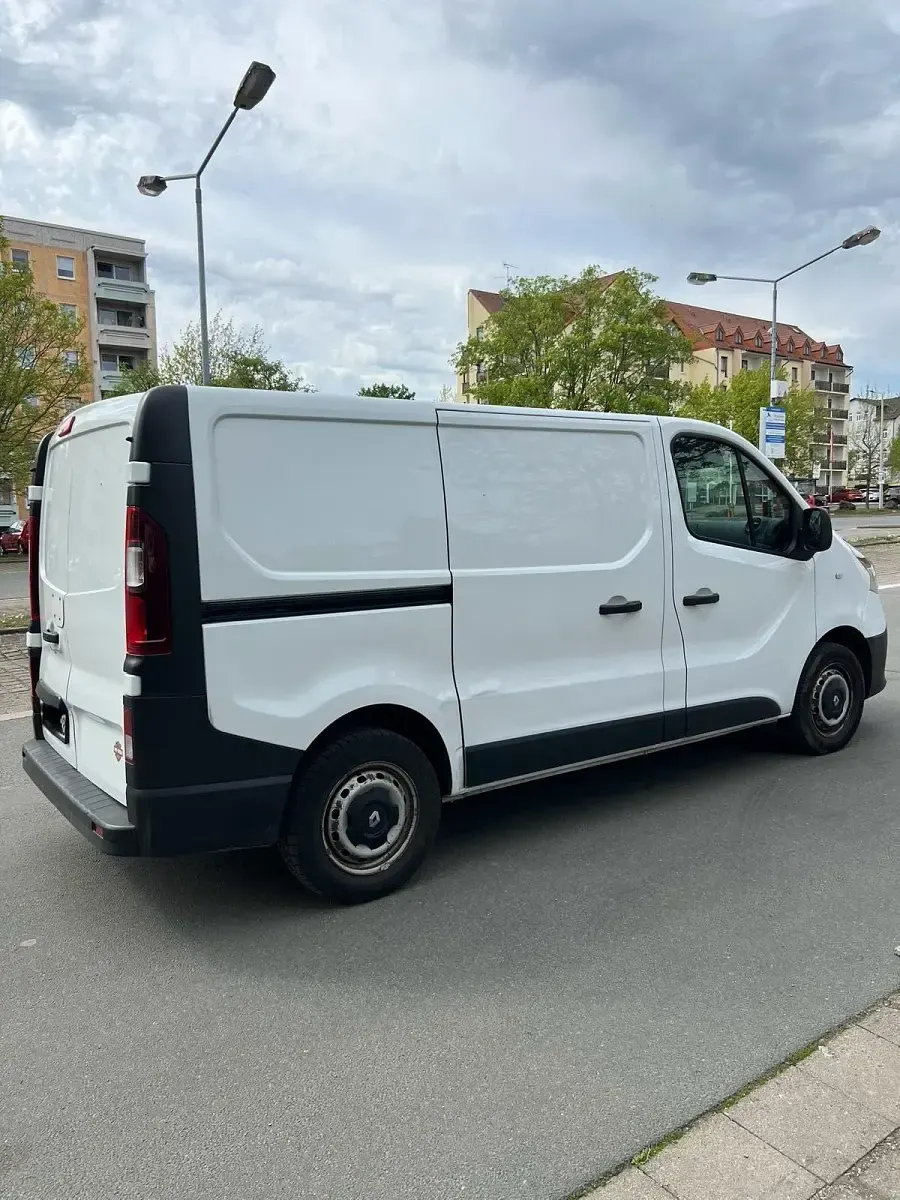 Gebraucht Renault Trafic 90 PS (66 kW) 2016 Weiß Van / Kleinbus