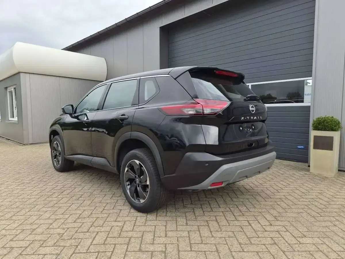 Neu Nissan X-Trail Acenta 163 PS (119 kW) 2026 Diamond black SUV