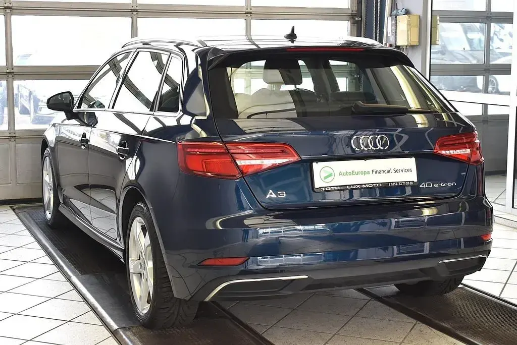 Gebraucht Audi e-tron Sport 204 PS (150 kW) 2020 Blau SUV