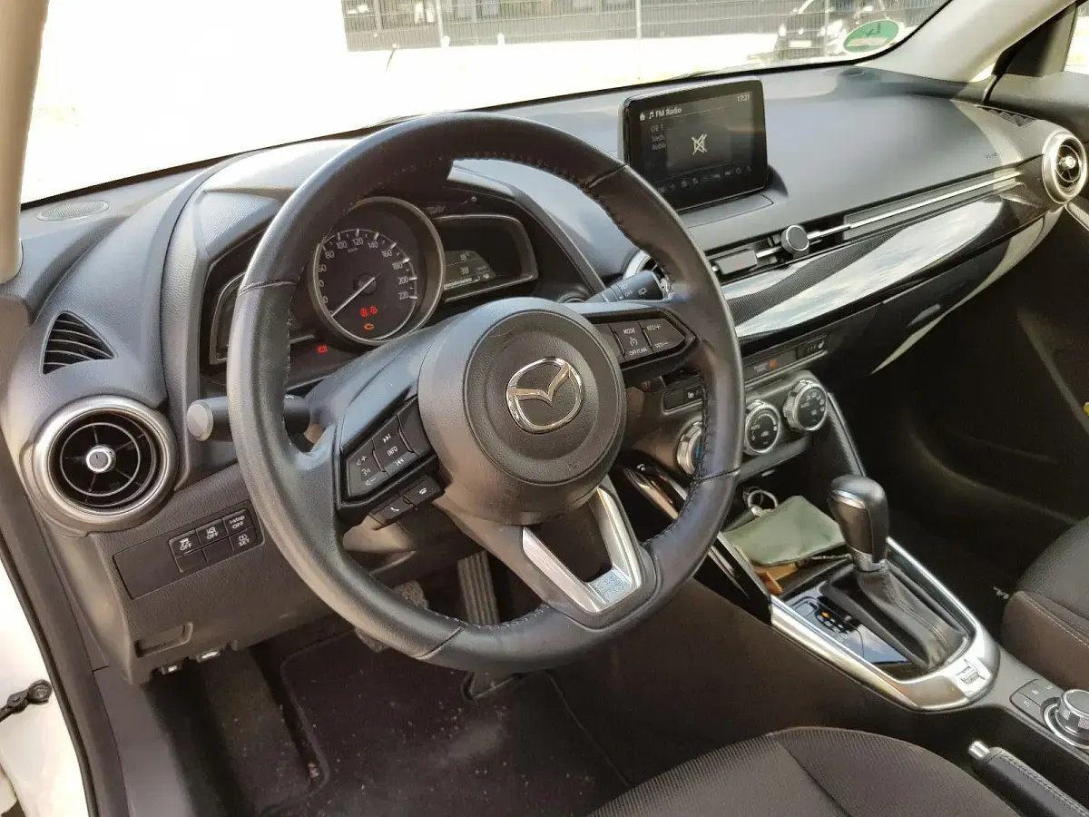 Gebraucht Mazda 2 Exclusive 90 PS (66 kW) 2021 Weiß Kleinwagen