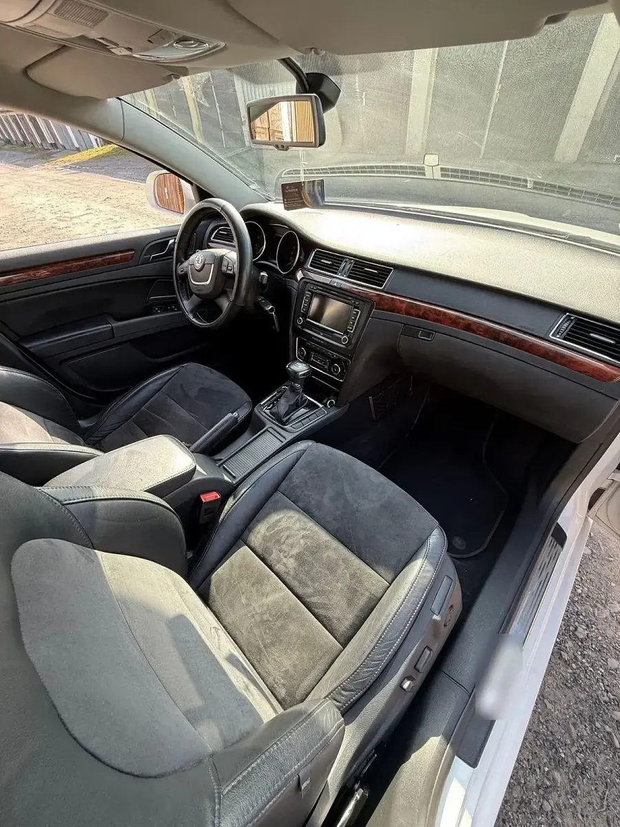 Gebraucht Skoda Superb 160 PS (117 kW) 2011 Weiß Limousine