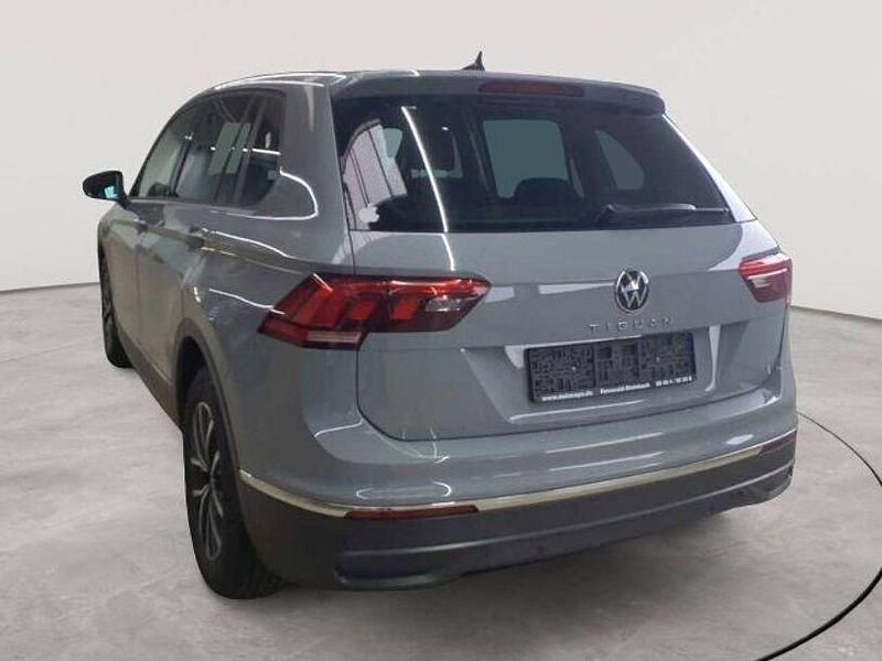 Gebraucht VW Tiguan 150 PS (110 kW) 2021 Mondsteingrau SUV