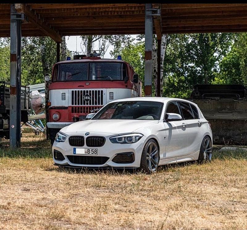 Weiß Gebraucht 2018 BMW M140 M Sport Limousine | 27.750 € (Fairer Preis) - Bild 1/4