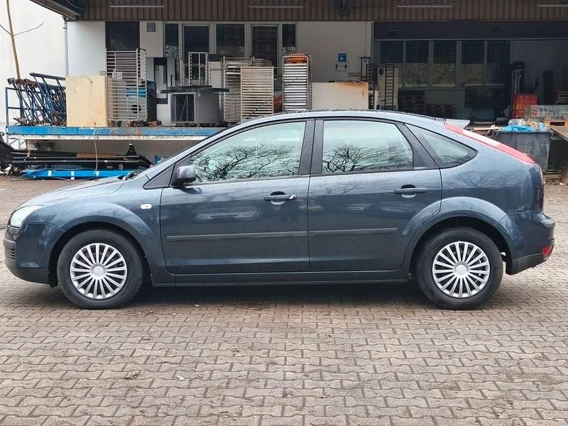 Gebraucht Ford Focus Fun X 101 PS (74 kW) 2011 Grau Limousine