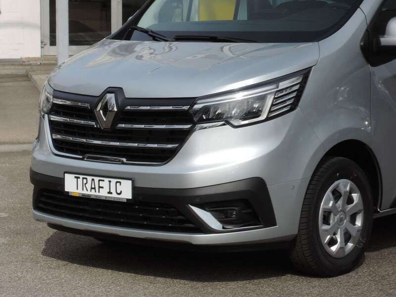 Gebraucht Renault Trafic Life 150 PS (110 kW) 2024 Highlandsilber Van / Kleinbus