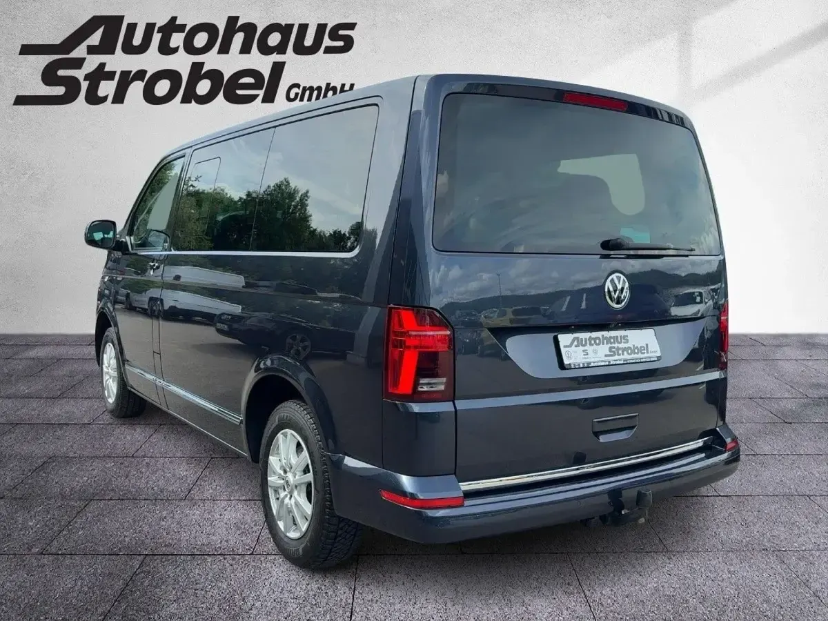 Gebraucht VW Multivan Generation Six 150 PS (110 kW) 2021 Starlight blue metallic Van / Kleinbus