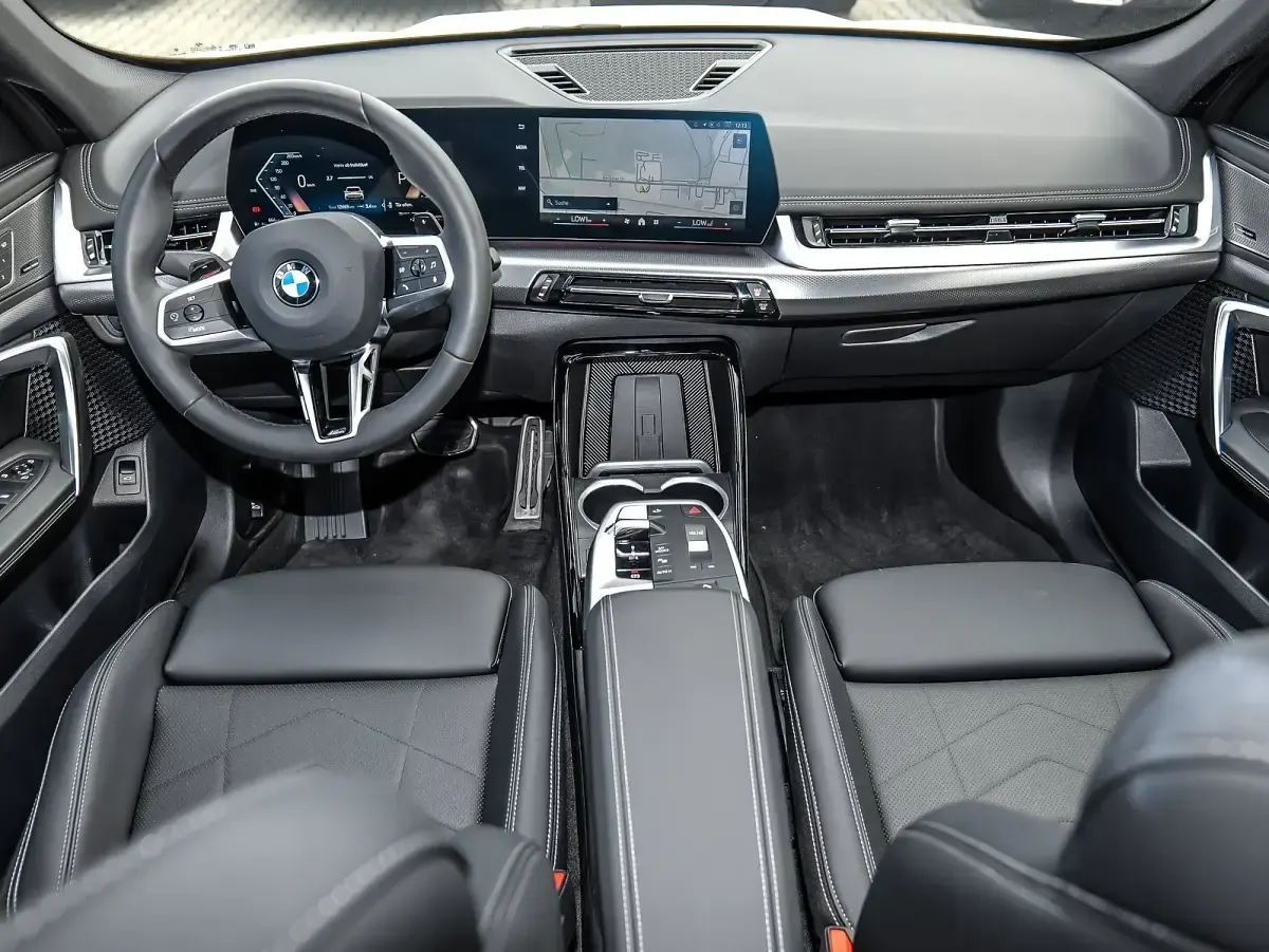 Gebraucht BMW X1 M Sport 197 PS (144 kW) 2025 Spacesilber metallic SUV