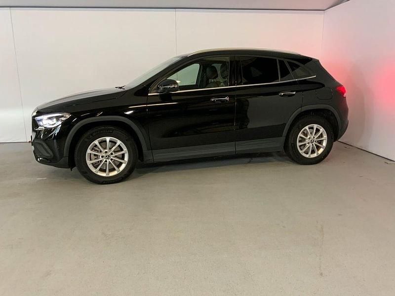 Gebraucht Mercedes GLA250 Style 218 PS (160 kW) 2022 Unilack nachtschwarz SUV